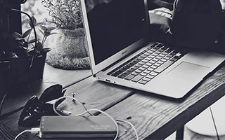 1亿天价太离谱！3000万捡漏稳赚，曼联锋线引援要变天？